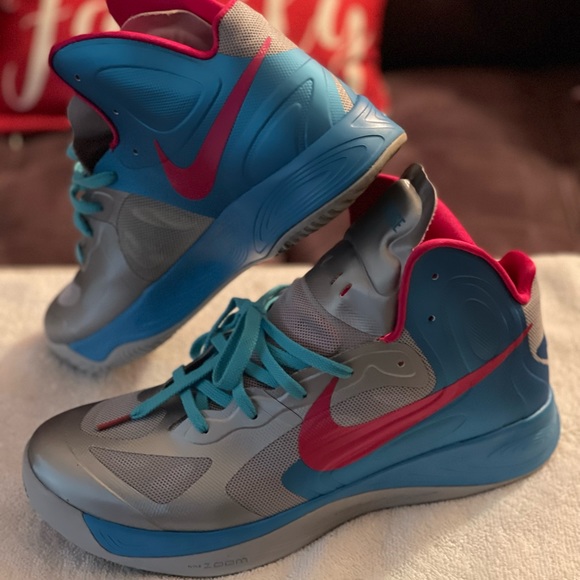 Nike Hyperfuse Sz 13 Wolfgrey/Pinkberry/Dynamic Blue - Picture 2 of 3